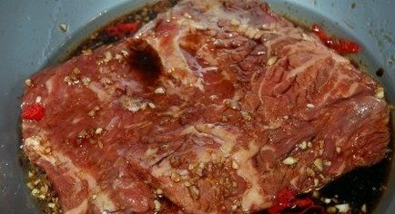 Carne de vită în mânecă în cuptor cu legume, la cuptor bucata