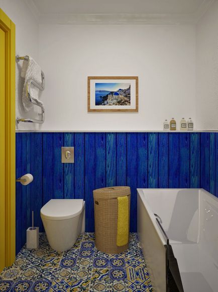 Interiorul o baie mică cu WC 83 fotografie idei de design