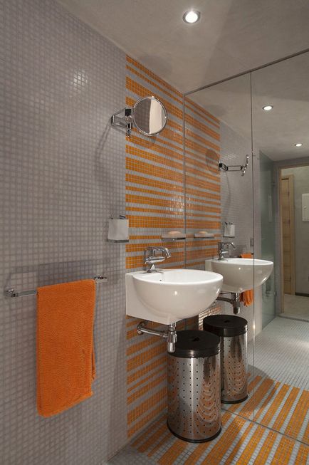 Interiorul o baie mică cu WC 83 fotografie idei de design