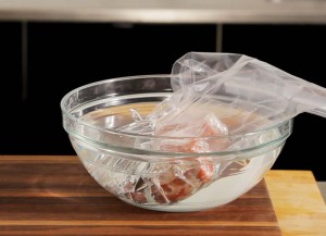 Cât de repede dezghețați carne în cuptorul cu microunde fără ea
