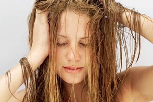Cum să se usuce rapid parul fara un uscător de păr în casă, timp de 5 minute