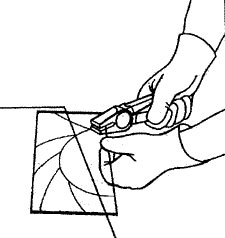 Cum să taie sticla și introduceți-l în cadru dreaptă de lemn și se taie în formă de