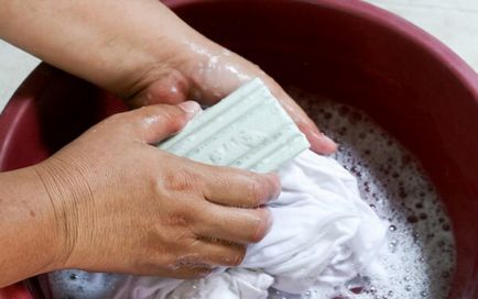 Cum să se spele rugina cu haine albe la domiciliu