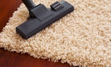 Cum pentru a curăța covorul de la domiciliu, îndepărtarea petelor de pe capace, fotografii și video