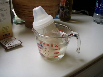 Cum să se încălzească laptele matern și-a exprimat din frigider