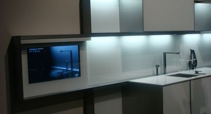 Cum să stea televizorul pe un perete și instrucțiuni de consolă opțiuni pentru bucătărie
