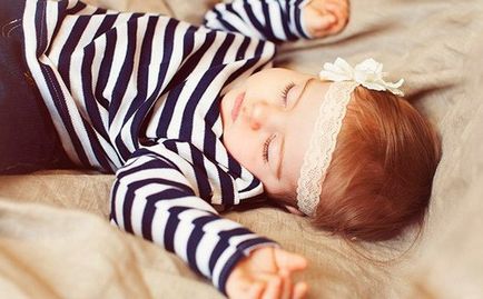 Cum să învețe un copil să doarmă singur în pătuțul lui