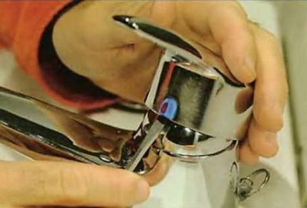 Cum să demontați o singură pârghie supapă mixer cu bile, și reparați dispozitivul, instrucțiuni video, sfaturi (cum să demontați monocomandă) Cum să demontați un singur levier mixer cu bile, dispozitivul și reparații, instrucțiuni video, sfaturi