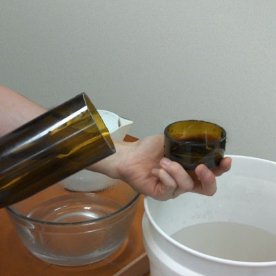 Cum să taie un fir obișnuit flacon de sticlă - 3 minute