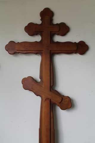 Cum de a face o cruce cu mâinile în lemn