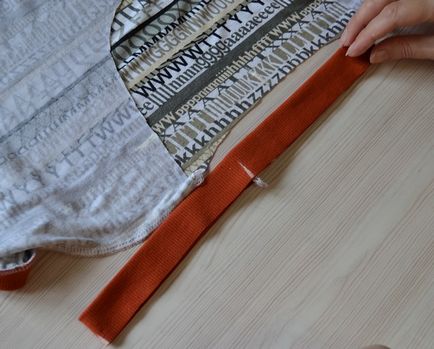 Cum să coase țesături tricotate, Cusut de T-shirt pentru femei de țesături tricotate