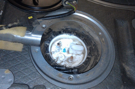 Cum de a elimina pompa de combustibil pe un Volkswagen Passat b3 film