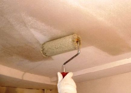 Cum de a elimina petele galbene de pe tavan, după inundarea tuturor  plafoanelor
