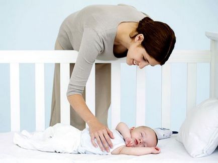Cum de a pune copilul să doarmă fără sân hrănire (și preda acalmie fără piept)