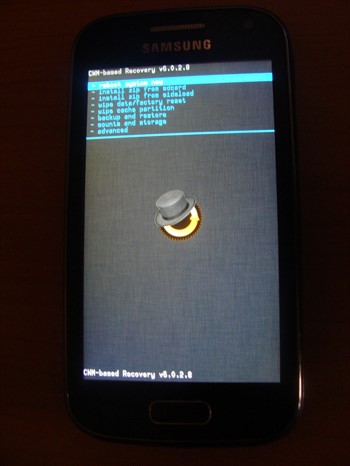 Cum se instalează firmware-ul personalizat pe telefonul smartphone (CyanogenMod)