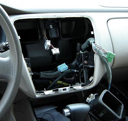 Cum se instalează radioul în mașină