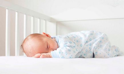 Cum de a alege un pat de copil pentru un clasament nou-născut dintre cei mai buni producători
