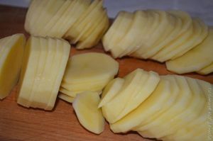 Cartofi la cuptor cu brânză și ceapă
