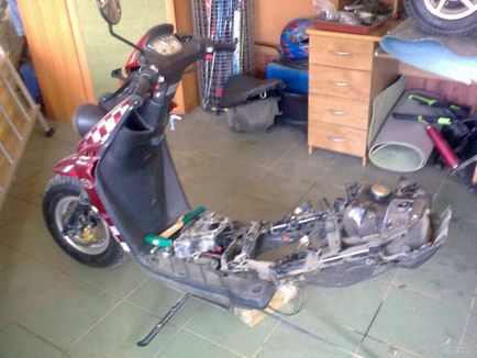 China bate, sau tuning scuter chinezesc (bate la ușă) China bate, sau tuning scuter chinezesc
