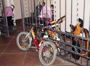 Landouri în casa scării care deține și care pot utiliza (utilizare) Landouri în casa scării care deține și care pot utiliza