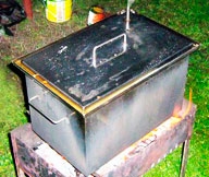 Smokehouse din butoiul cu mâinile pe instrucțiunile de fabricație și diagrame (mâini) Smokehouse din butoiul cu mâinile pe instrucțiunile de fabricație și diagrame