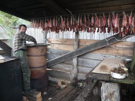 Smokehouse acasă cu propriile mâini