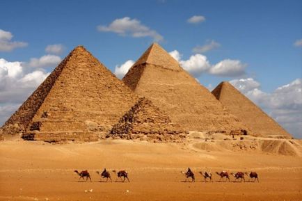 Cine a construit piramidele din Egipt