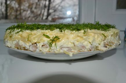 Salata de pui cu retete straturi de salata de ciuperci marinate și amestecat cu carne de pui si ciuperci