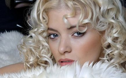 Machiaj pentru ochi albaștri variație albastru pentru orice culoare de par (make-up) Machiaj pentru ochi albaștri variație albastru pentru orice culoare de par