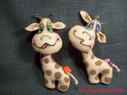 Jucării moi din pânză cu mâinile - girafe amuzante