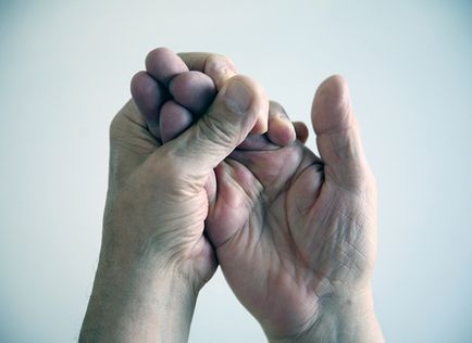 Acesta amorteste degetul mic pe mâna dreaptă, iar posibilele cauze ale bolii (de mână) Acesta amorteste degetul mic pe mâna dreaptă, iar posibilele cauze ale bolii