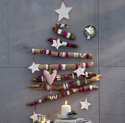 ornamente de Crăciun, realizate din hârtie și conuri