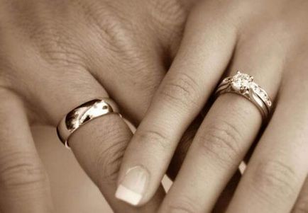 Un inel de nunta pe un select fericire de familie