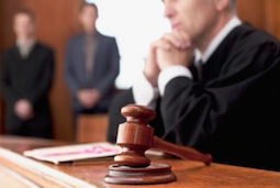 Recurs împotriva deciziei judecătorilor în cadrul procedurilor civile și penale