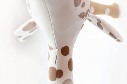 Girafa original în coaserea jucării moi, cu propriile lor mâini