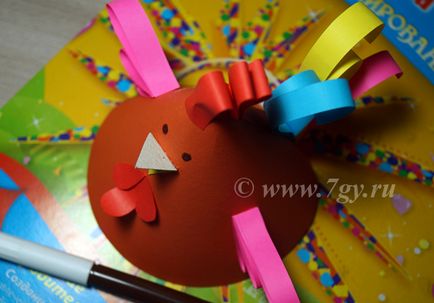 Cock de hârtie colorată (con) hack pentru Paste sau de Anul Nou cocoș pentru copiii cu propriile lor mâini