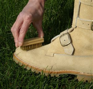 Pentru a curăța pantofii din piele la moduri mai bune de acasă