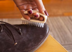 Pentru a curăța pantofii din piele la moduri mai bune de acasă