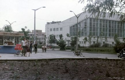 Mergând pe zona Cernobâl (80 Vlaskin Pripyat) O excursie la zona Cernobâl