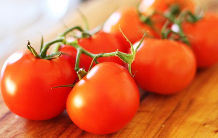 Tomatele care alăptează (tomate alăptați la sân) Tomate alăptarea