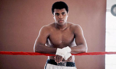 Flutter ca un fluture și intepatura ca o albină la Muhammad Ali 70 de ani! (Foto)