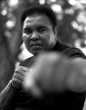 Flutter ca un fluture și intepatura ca o albină la Muhammad Ali 70 de ani! (Foto)