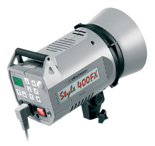Lucrul cu impulsuri de lumina de studio (lumină direcțională de lumină) Lucrul cu lumina pulsata de studio