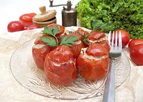 tomate Rețetă coapte carne umplute (la cuptor) tomate Rețetă coapte umplute cu carne