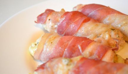 Role de pui învelit în bacon