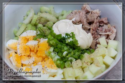 Salata cu carne de pui, mere și țelină, rețete de casă