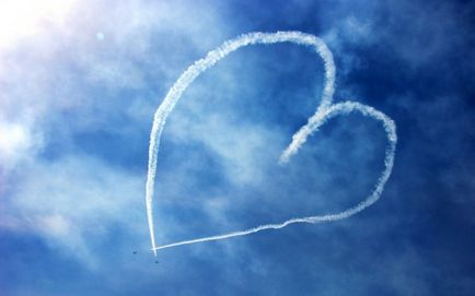 Avionul în imaginea de cer (în cer) Avionul în fotografie cer