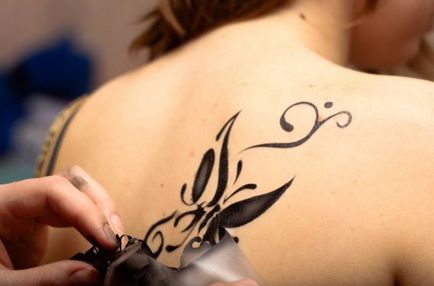 Cât de multe deține tatuaj temporar și cum să o facă