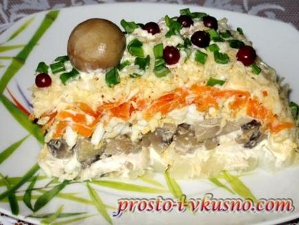 salata Layered cu ciuperci marinate și pui