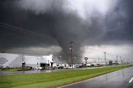 Tornado fenomen nerezolvate - mistere ale planetei Pământ - știri (zona de joasă presiune) Fenomenul Tornado nerezolvate - mistere ale planetei Pământ - Știri